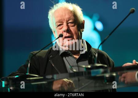 LUSSEMBURGO, 11. Ottobre 2023: Jim Sheridan, regista irlandese sul palco durante i Luxembourg Film Awards tenutosi al Grand Theater di Lussemburgo e organizzato dal Film Fund Luxembourg con la Film Academy - The Letzebuerger Filmprais 2023 - serata di premiazione tenutasi l'11 ottobre. 2023 nella città di Lussemburgo, foto e copyright. @ Arthur Thill /ATP Images (THILL Arthur / ATP / SPP) Foto Stock