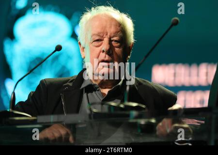 LUSSEMBURGO, 11. Ottobre 2023: Jim Sheridan, regista irlandese sul palco durante i Luxembourg Film Awards tenutosi al Grand Theater di Lussemburgo e organizzato dal Film Fund Luxembourg con la Film Academy - The Letzebuerger Filmprais 2023 - serata di premiazione tenutasi l'11 ottobre. 2023 nella città di Lussemburgo, foto e copyright. @ Arthur Thill /ATP Images (THILL Arthur / ATP / SPP) Foto Stock