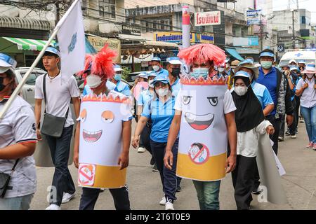 Chumphon, Thailandia - 15 dicembre 2022: Carnevale annuale dei costumi. Foto Stock