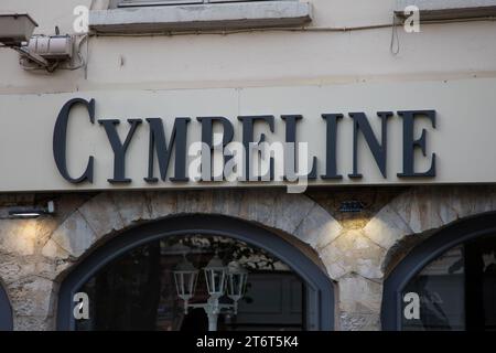 Bordeaux , Francia - 11 07 2023 : marchio con logo Cymbeline e scritta sulla facciata negozio di abiti da sposa Foto Stock