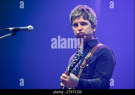 Parigi, Francia. 11 novembre 2023. L'High Flying Birds di Noel Gallagher si esibisce allo Zenith di Parigi, in Francia, l'11 novembre 2023. Foto di Christophe Meng/ABACAPRESS.COM credito: Abaca Press/Alamy Live News Foto Stock