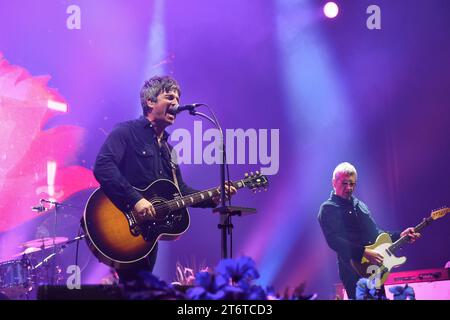 Parigi, Francia. 11 novembre 2023. L'High Flying Birds di Noel Gallagher si esibisce allo Zenith di Parigi, in Francia, l'11 novembre 2023. Foto di Christophe Meng/ABACAPRESS.COM credito: Abaca Press/Alamy Live News Foto Stock