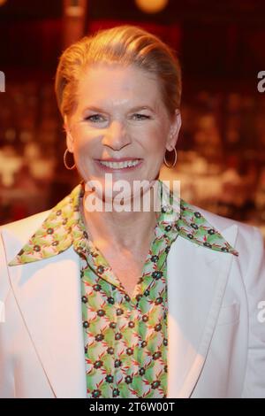 Premiere Polettos Palazzo Hamburg Cornelia Poletto, Premiere Polettos Palazzo, Horner Rennbahn, Amburgo, 11.11.2023 *** Premiere Polettos Palazzo Hamburg Cornelia Poletto, Premiere Polettos Palazzo, Horner Rennbahn, Amburgo, 11 11 2023 Copyright: XEventpressxBecherx Foto Stock