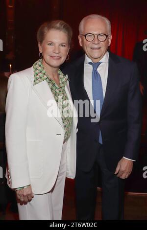 Premiere Polettos Palazzo Hamburg Ruediger Grube, Cornelia Poletto, Premiere Polettos Palazzo, Horner Rennbahn, Amburgo, 11.11.2023 *** Premiere Polettos Palazzo Hamburg Ruediger Grube, Cornelia Poletto, Premiere Polettos Palazzo, Horner Rennbahn, Amburgo, 11 11 2023 Copyright: xEventpressxBecherx Foto Stock