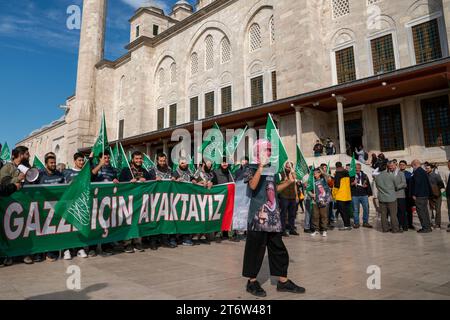 Fatih, Istanbul, Turchia. 12 novembre 2023. Il popolo pro-palestinese gridava slogan alla Moschea Fatih di Istanbul il NovemberÂ 12,Â 2023. (Immagine di credito: © tolga Uluturk/ZUMA Press Wire) SOLO USO EDITORIALE! Non per USO commerciale! Crediti: ZUMA Press, Inc./Alamy Live News Foto Stock