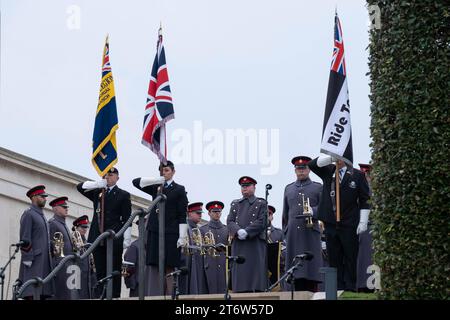 National Memorial Arboretum, Regno Unito. 12 novembre 2023. Ex militari e donne e membri del pubblico ricordano coloro che hanno servito e sacrificato, durante l'annuale servizio della memoria domenicale. Credit Mark Lear / Alamy Live News Foto Stock