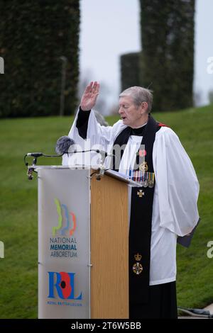 National Memorial Arboretum, Regno Unito. 12 novembre 2023. Ex militari e donne e membri del pubblico ricordano coloro che hanno servito e sacrificato, durante l'annuale servizio della memoria domenicale. Credit Mark Lear / Alamy Live News Foto Stock