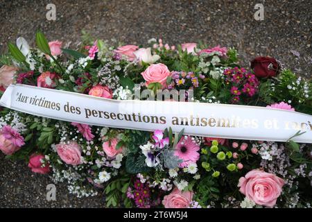 Parigi, Francia. 12 novembre 2023. La corona doveva essere posata nella piazza della Place des Martyrs juifs du Velodrome d'Hiver. La riunione fu interrotta dagli avversari. Parigi, Francia, il 12 novembre 2023. Foto di Jeremy Paoloni/ABACAPRESS.COM credito: Abaca Press/Alamy Live News Foto Stock