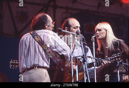 Peter, Paul e Mary si esibiscono in concerto a Central Park a New York nel 1978. Foto Stock