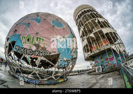 Graffiti auf der ehemaligen US-amerikanischen Abhöranlage auf dem Teufelsberg im Grunewald, Berlino, Deutschland, Europa, Teufelsberg, graffiti, Street Foto Stock