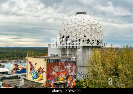 Graffiti auf der ehemaligen US-amerikanischen Abhöranlage auf dem Teufelsberg im Grunewald, Berlino, Deutschland, Europa, Teufelsberg, graffiti, Street Foto Stock