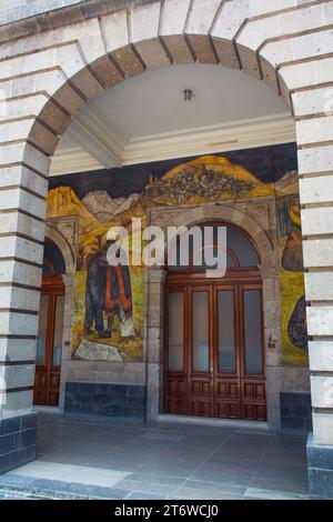 Archi e porte con affreschi di Diego Rivera, Secretaria de Educacion Building, città del Messico, Messico Foto Stock