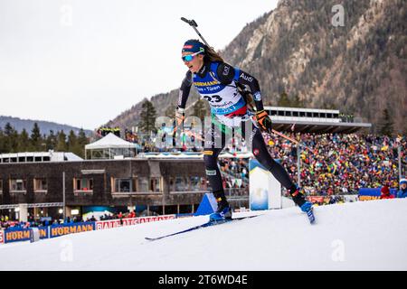 12 gennaio 2023, Baviera, Ruhpolding: Lisa Vittozzi (Italia) nella 15km femminile individuale alla BMW IBU Biathlon World Cup nella Chiemgau Arena il 12.01.2023 a Ruhpolding (Baviera) foto: Matthias Balk/dpa Foto Stock