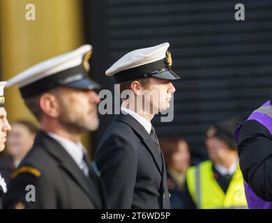 Hull, E. Yorkshire, 12 novembre 2023. Gli abitanti di Hull e dell'East Yorkshire hanno reso omaggio alle commemorazioni del Remembrance Day di quest'anno nel centro della città, ai milioni di persone che hanno perso la vita in un conflitto. Erano presenti capi e dignitari civici, una banda di polizia, e membri di un certo numero di associazioni di veterani e membri in servizio delle forze armate, insieme a St Johns Ambulance e i servizi a luci blu. NELLA FOTO: Bridget Catterall AlamyLiveNews Foto Stock