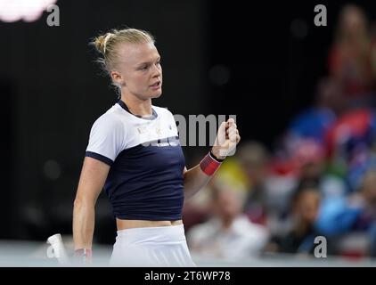 La Gran Bretagna Harriet Dart celebra la vittoria di un punto contro la svedese Caijsa Hennemann (non nella foto) durante il secondo giorno dei play-off della Billie Jean King Cup 2023 tra Gran Bretagna e Svezia alla Copper Box Arena di Londra. Data foto: Domenica 12 novembre 2023. Foto Stock