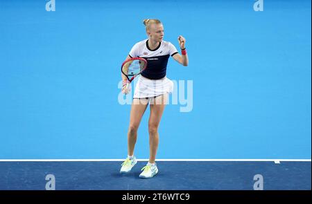 La Gran Bretagna Harriet Dart celebra la vittoria di un punto contro la svedese Caijsa Hennemann (non nella foto) durante il secondo giorno dei play-off della Billie Jean King Cup 2023 tra Gran Bretagna e Svezia alla Copper Box Arena di Londra. Data foto: Domenica 12 novembre 2023. Foto Stock