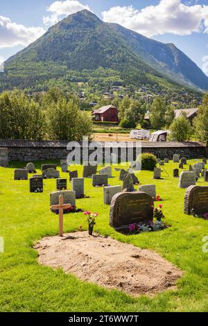 LOM, Norvegia, 25 giugno 2023: La chiesa di Lom Stave è una delle più grandi e antiche chiese di stave in Norvegia, costruita a metà del XII secolo. Ecco il Foto Stock