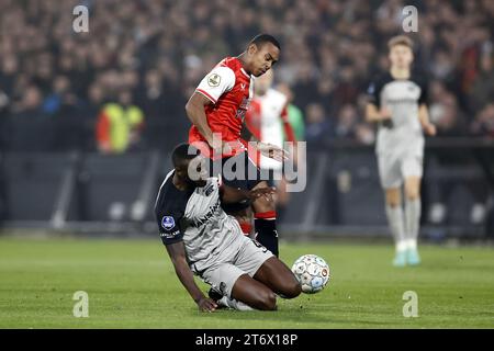 ROTTERDAM - (l-r) Bruno Martins Indi dell'AZ Alkmaar, Igor Paixao del Feyenoord durante il match olandese Eredivisie tra Feyenoord e AZ Alkmaar al Feyenoord Stadion de Kuip il 12 novembre 2023 a Rotterdam, Paesi Bassi. ANP PIETER STAM DE JONGE Foto Stock