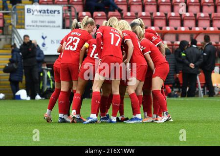 Ondon, Inghilterra, il 12 novembre 2023. Le Liverpool Women si riuniscono durante la fa Women's Super League Match tra le Spurs Women e le Liverpool Women a Brisbane Road, Londra, il 12 novembre 2023. Foto di Phil Hutchinson. Solo per uso editoriale, licenza necessaria per uso commerciale. Nessun utilizzo in scommesse, giochi o pubblicazioni di un singolo club/campionato/giocatore. Credito: UK Sports Pics Ltd/Alamy Live News Foto Stock