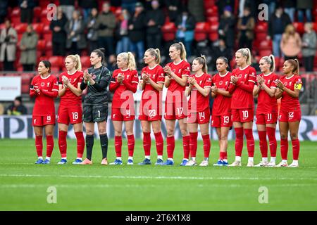 Ondon, Inghilterra, il 12 novembre 2023. Liverpool Women che riconosce il giorno dell'armistizio durante la fa Women's Super League match tra Spurs Women e Liverpool Women a Brisbane Road, Londra, Inghilterra il 12 novembre 2023. Foto di Phil Hutchinson. Solo per uso editoriale, licenza necessaria per uso commerciale. Nessun utilizzo in scommesse, giochi o pubblicazioni di un singolo club/campionato/giocatore. Credito: UK Sports Pics Ltd/Alamy Live News Foto Stock