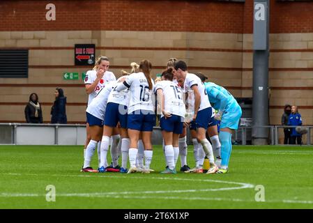 Ondon, Inghilterra, il 12 novembre 2023. Il Tottenham Hotspur Women si è riunito durante il match di fa Women's Super League tra Spurs Women e Liverpool Women a Brisbane Road, Londra, il 12 novembre 2023. Foto di Phil Hutchinson. Solo per uso editoriale, licenza necessaria per uso commerciale. Nessun utilizzo in scommesse, giochi o pubblicazioni di un singolo club/campionato/giocatore. Credito: UK Sports Pics Ltd/Alamy Live News Foto Stock