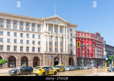 Edificio del Consiglio dei ministri, Knyaz Alexander Dondukov Boulevard, Centro città, Sofia, Repubblica di Bulgaria Foto Stock