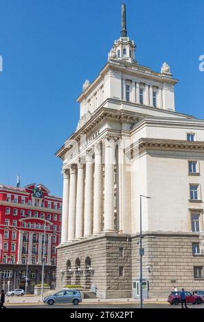 Edificio dell'Assemblea Nazionale della Bulgaria (la Casa del Partito Comunista di largo), Centro città, Sofia, Repubblica di Bulgaria Foto Stock