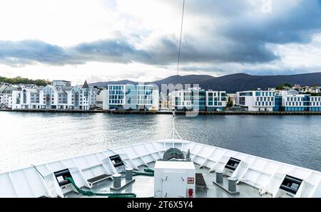 Alesund Blick auf die norwegische Küstenstad Alesund. Alesund, Norwegen, 11.10.2023 *** Alesund Vista della città costiera norvegese di Alesund Alesund, Norvegia, 11 10 2023 Foto Stock