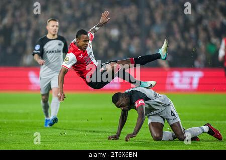 Rotterdam - Igor Paixao del Feyenoord, Bruno Martins Indi dell'AZ Alkmaar durante l'Eredivisie match tra Feyenoord e AZ allo Stadion Feijenoord De Kuip il 12 novembre 2023 a Rotterdam, Paesi Bassi. (Immagini da scatola a scatola/Tom Bode) Foto Stock