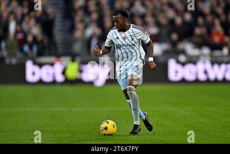 Londra Regno Unito 12 novembre 2023. Anthony Elanga (Nottingham Forest) durante la partita di West Ham vs Nottingham Forest Barclays Premier League al London Stadium Stratford. Crediti: Martin Dalton/Alamy Live News. Questa immagine è SOLO per USO EDITORIALE. Licenza richiesta dal Football DataCo per qualsiasi altro uso. Crediti: MARTIN DALTON/Alamy Live News Foto Stock