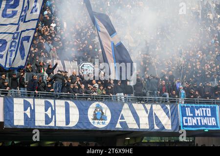 12 novembre 2023, Napoli, Campania, Italia: Durante la partita di serie A italiana SSC Napoli vs FC Empoli il 12 novembre 2023 allo stadio Diego Armando Maradona di Napoli. Nella foto: Tifosi Napoli. (Immagine di credito: © Fabio Sasso/ZUMA Press Wire) SOLO USO EDITORIALE! Non per USO commerciale! Foto Stock