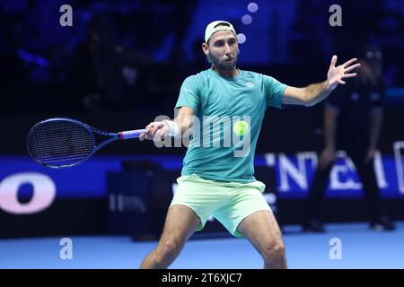 Torino, Italia. 12 novembre 2023. Santiago Gonzalez del Messico in azione durante il doppio match tra Santiago Gonzalez del Messico e la francese Edouard Roger-Vasselin contro la spagnola Marcel Granollers e l'argentina Horacio Zeballos nella prima giornata delle finali del Nitto ATP World Tour al Pala Alpitour il 12 novembre 2023 a Torino, Italia Credit: Marco Canoniero/Alamy Live News Foto Stock