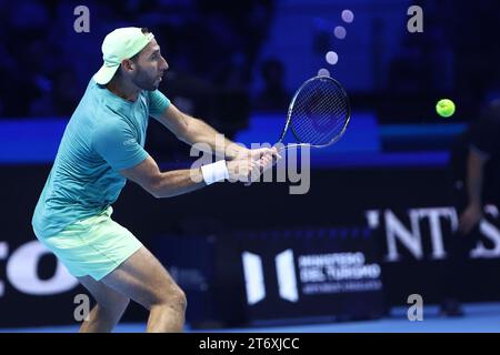 Torino, Italia. 12 novembre 2023. Santiago Gonzalez del Messico in azione durante il doppio match tra Santiago Gonzalez del Messico e la francese Edouard Roger-Vasselin contro la spagnola Marcel Granollers e l'argentina Horacio Zeballos nella prima giornata delle finali del Nitto ATP World Tour al Pala Alpitour il 12 novembre 2023 a Torino, Italia Credit: Marco Canoniero/Alamy Live News Foto Stock