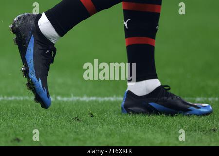 Milano, 7 novembre 2023. Una vista ravvicinata di Rafael Leao dello speciale Adidas Speedframe del Milan e degli scarponi da asta in edizione limitata della collaborazione Bugatti durante la partita di UEFA Champions League a Giuseppe Meazza, Milano. Il credito fotografico dovrebbe leggere: Jonathan Moscrop / Sportimage Foto Stock