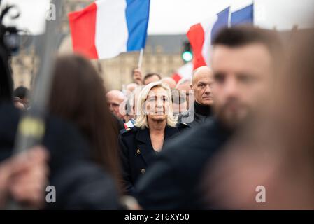 Partito di estrema destra francese Rassemblement National (RN) membro del Parlamento Marine le Pen alla marcia civica contro l'antisemitismo. Parigi, 12 novembre 2023. Foto di Florian Poitout/ABACAPRESS.COM Foto Stock