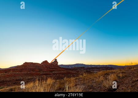 2023 Anular Solar Eclipse over Mexican Hat Rock nel sud-est dello Utah Foto Stock