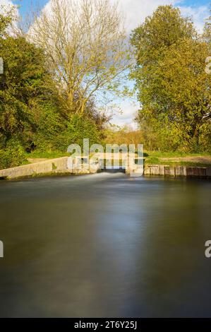 Compton Lock sulla Itchen Navigation vicino a Shawford, Hampshire, Inghilterra Foto Stock