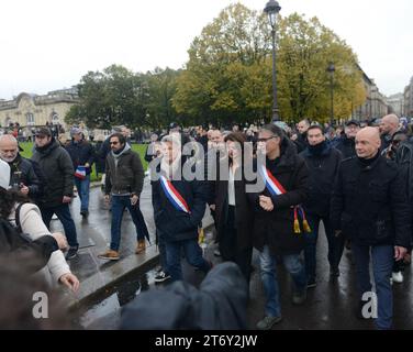 Fabien Roussel, Segretario generale del Partito Comunista francese Marine Tondelier, Segretario generale degli ECOLOGISTI Olivier Faure, primo segretario del Partito Socialista durante la marcia contro l'antisemitismo a Parigi, in Francia, il 12 novembre 2023. Foto di Karim Ait Adjedjou/ABACAPRESS.COM Foto Stock