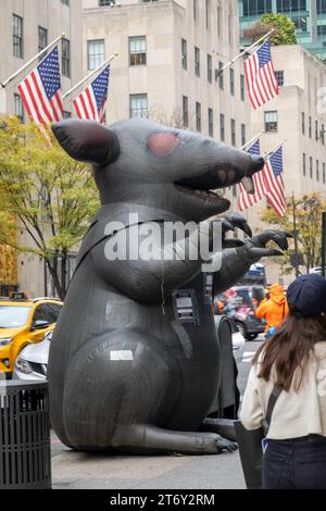 Lo 'cabby' è un Rat gigante gonfiabile alle dimostrazioni dell'Unione, New York City, USA Foto Stock