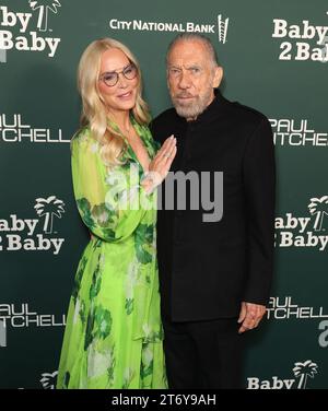 Eloise Broady DeJoria, John Paul DeJoria assiste al Baby2Baby Gala 2023 presentato da Paul Mitchell al Pacific Design Center l'11 novembre 2023 a West Hollywood, California. Foto: Crash/imageSPACE/MediaPunch Copyright: XCraSH/imageSPACE/MediaPunchx Foto Stock