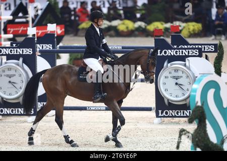 Verona, Italia. 12 novembre 2023. Henrik Von Eckermann, svedese, partecipa alla LONGINES FEI Jumping World Cup™ Verona Credit: Mickael Chavet/Alamy Live News Foto Stock