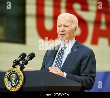 BEAR, DE, USA - 6 NOVEMBRE 2023: Il presidente Joe Biden fa osservazioni presso l'impianto di manutenzione Amtrak di Bear, DE, Stati Uniti. Foto Stock