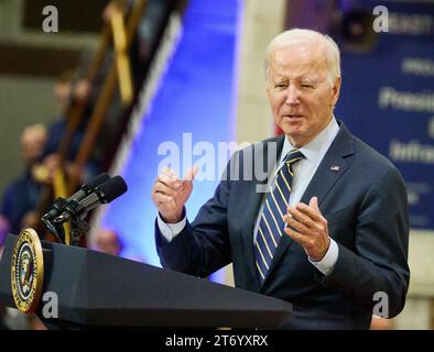 BEAR, DE, USA - 6 NOVEMBRE 2023: Il presidente Joe Biden fa osservazioni presso l'impianto di manutenzione Amtrak di Bear, DE, Stati Uniti. Foto Stock