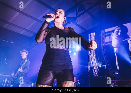 Roma, Italia. 12 novembre 2023. Emma Marrone si esibisce sul palco di largo Venue a Roma durante il suo tour "souvenir in da Club". Credito: SOPA Images Limited/Alamy Live News Foto Stock