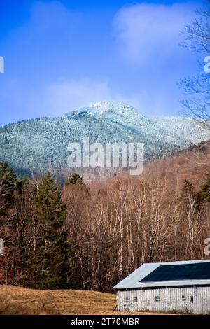 Mount White faccia ricoperta di neve Foto Stock