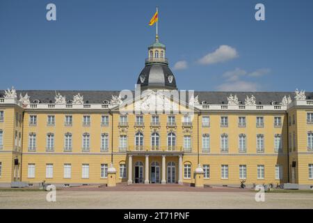Schloß Karlsruhe, Schloßplatz, Karlsruhe, Baden-Württemberg, Deutschland Foto Stock