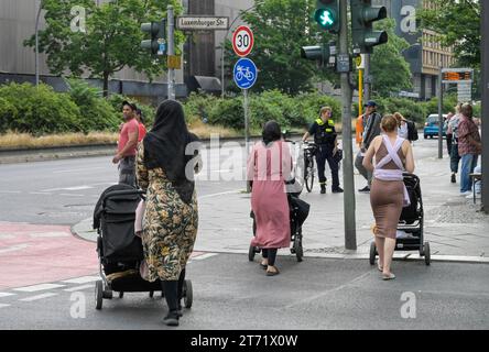 Fußgängerampel, Straßenszene, Müllerstraße, matrimonio, Mitte, Berlin, Deutschland *** didascalia locale *** , Berlin, Deutschland Foto Stock