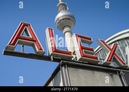 Bahnhof, Fernsehturm, Schriftzug Alexanderplatz, Mitte, Berlino, Deutschland *** didascalia locale *** , Berlino, Deutschland Foto Stock