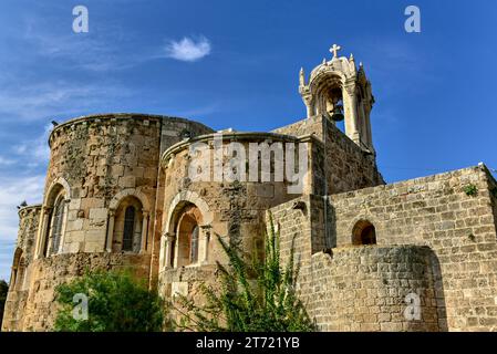 St Cattedrale di Giovanni a Biblo, Libano, costruita dai crociati nel XII secolo e ricostruita nel XVIII grazie al suo governatore (musulmano) Foto Stock