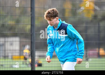 Swansea, Galles. 11 novembre 2023. Oliver Whitby del Millwall si è riscaldato durante il match Under 18 Professional Development League tra Swansea City e Millwall alla Swansea City Academy di Swansea, Galles, Regno Unito, l'11 novembre 2023. Crediti: Duncan Thomas/Majestic Media. Foto Stock